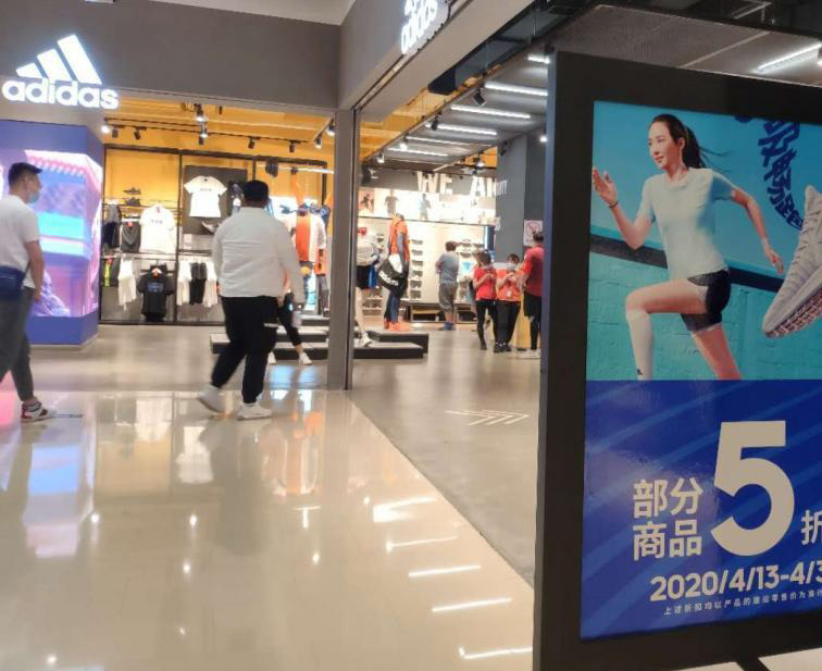阿迪、安踏紛紛大幅打折 服裝企業的庫存危機來了？